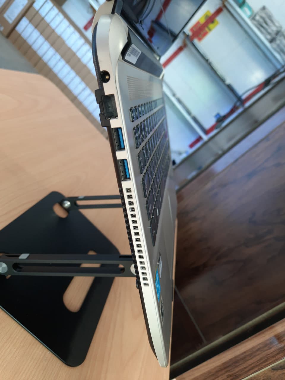 لپ تاپ استوک توشیبا ژاپنی Toshiba Dynabook P54/27M — تصویر ۴
