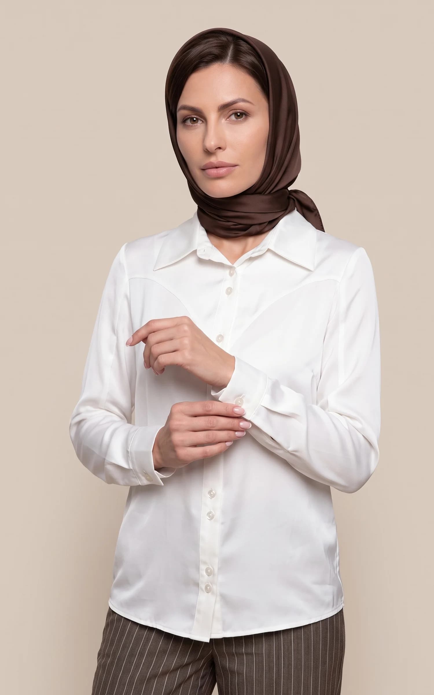 شومیز زنانه ساده یقه برگردان آستین بلند دکمه‌دار nevado کد 405112161531 — تصویر ۲