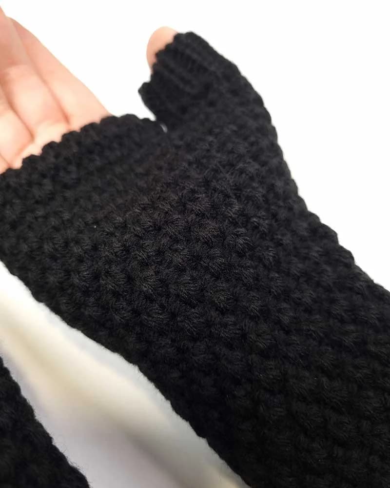 ساق دست کاموا درشت بافت حلقه‌ای مشکی — تصویر ۴
