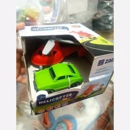 هلی کوپتر با ماشین اسباب بازی زاگ — تصویر ۳