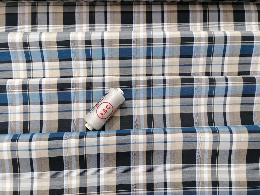 پارچه چهارخونه آبی – مشکی (پارچه پیراهن مردانه عرض 1.5 متر) — تصویر ۳