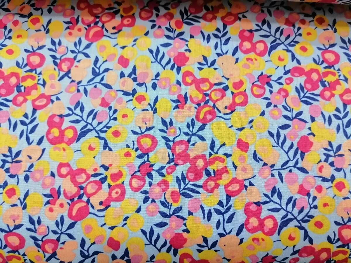 پارچه چیت گلدار زمینه فیروزه ای گل صورتی(تولید شرکت یزدباف)