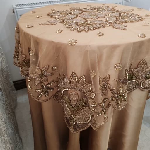 رومیزی مربع تور ملیلیه و پولک دوزی هندی 1*1 — تصویر ۷
