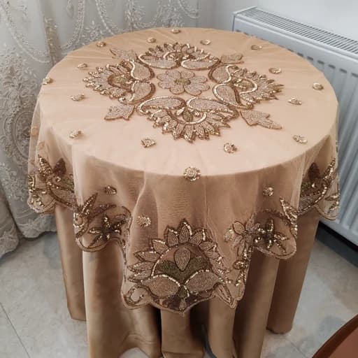 رومیزی مربع تور ملیلیه و پولک دوزی هندی 1*1