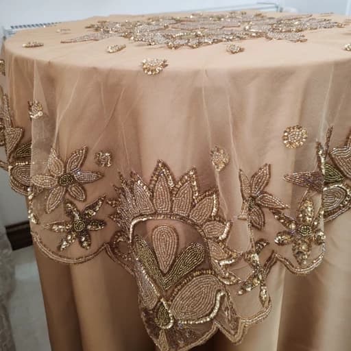 رومیزی مربع تور ملیلیه و پولک دوزی هندی 1*1 — تصویر ۴
