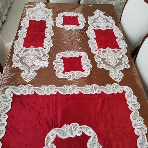 سرویس رومیزی مخمل دانتل ترک زرشکی پنج تکه طرح ترمه — تصویر ۲