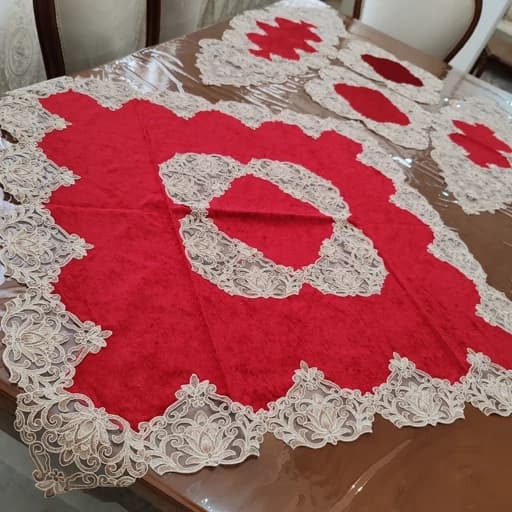 سرویس رومیزی مخمل دانتل ترک پنج تکه زرشکی طرح گل — تصویر ۲