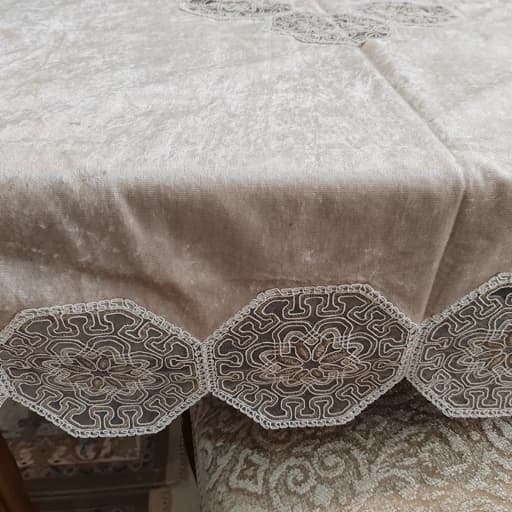 رومیزی غذاخوری 4 نفره مستطیل مخمل دانتل طرح هشت ضلعی 125*170 — تصویر ۵