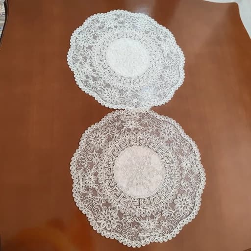 رومیزی گرد دانتل مخمل سه تکه طرح ورساچه ایرانی — تصویر ۵