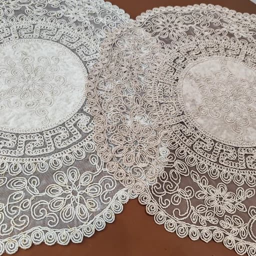 رومیزی گرد دانتل مخمل سه تکه طرح ورساچه ایرانی — تصویر ۸