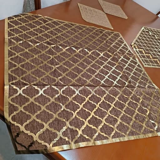 سرویس رومیزی مخمل چرم طلایی چهار تکه مربع دار — تصویر ۶
