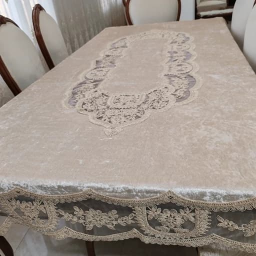 رومیزی غذاخوری مخمل دانتل ترکیه طرح ورساچه سایز 150*250 — تصویر ۵