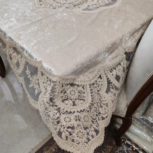 رومیزی غذاخوری مخمل دانتل ترکیه طرح ورساچه سایز 150*250 — تصویر ۸