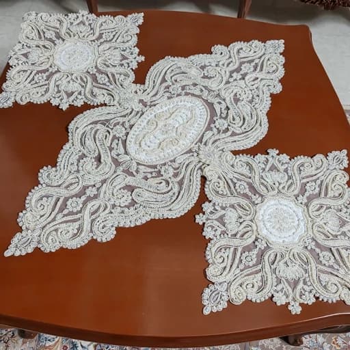 رومیزی جواهر دوزی کریستال و مروارید سه تکه طرح لاله