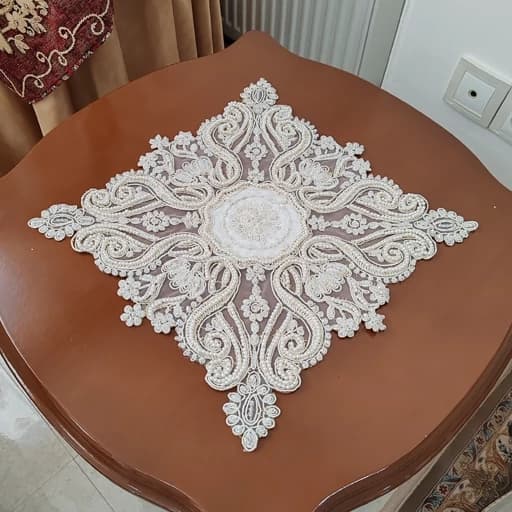 رومیزی جواهر دوزی کریستال و مروارید سه تکه طرح لاله — تصویر ۷
