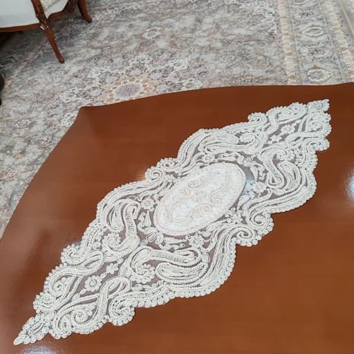 رومیزی جواهر دوزی کریستال و مروارید سه تکه طرح لاله — تصویر ۳