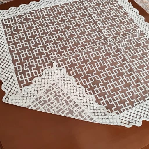 رومیزی روپشتی مربع حریر گیپور جدید طرح ورساچه — تصویر ۶