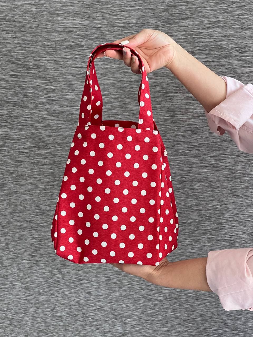 بگ پارچه ای- طرح داک قرمز خالخالی — تصویر ۳