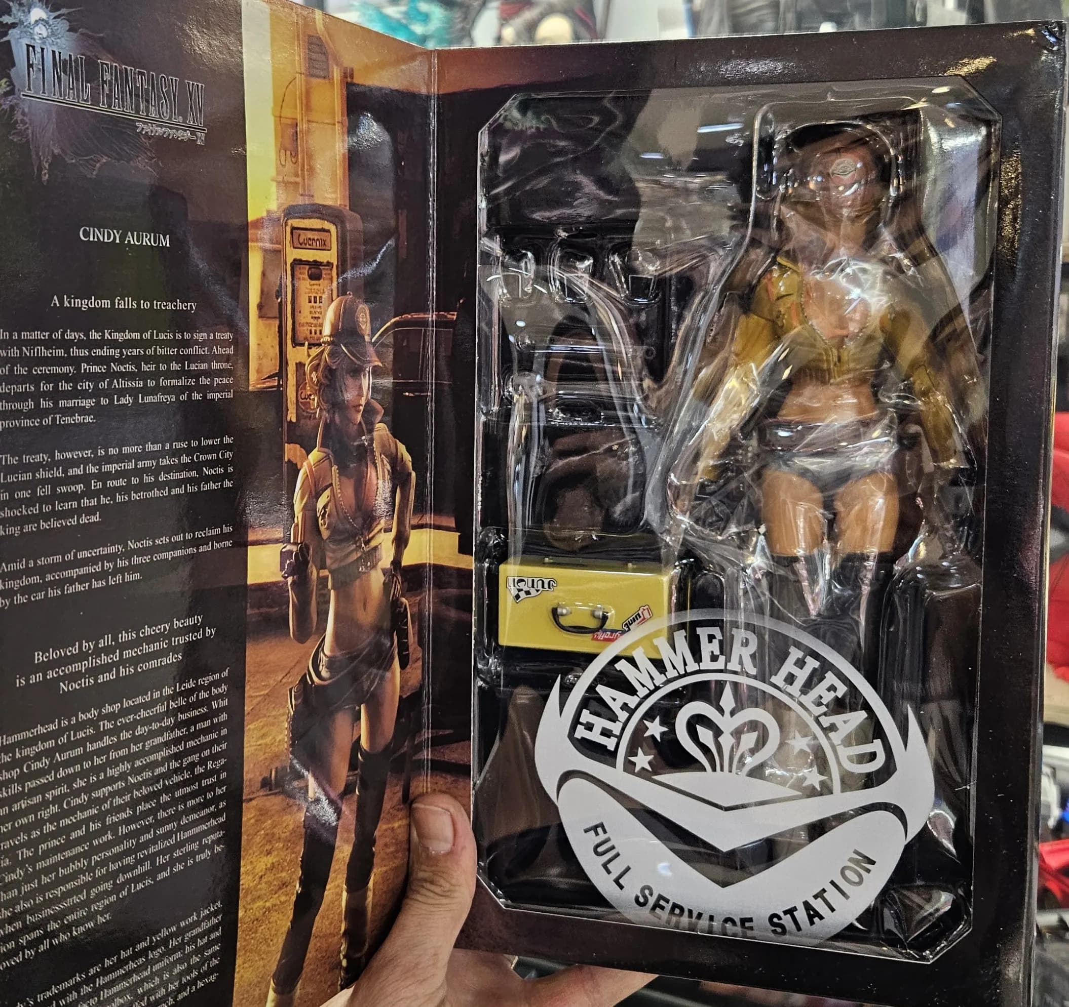 اکشن فیگور سیندی آوروم دختر مکانیک از سری فاینال فانتزی برند Play Arts Kai ارتفاع 24 سانتی متر — تصویر ۲