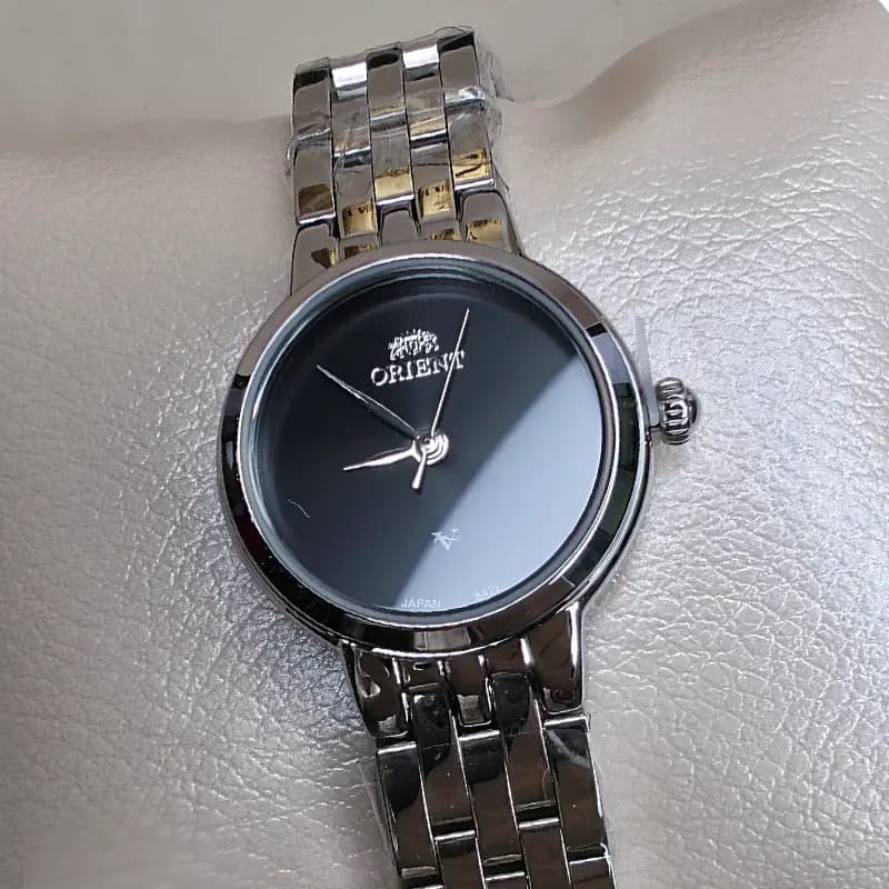 ساعت مچی عقربه ای اورجینال زنانه اورینت وی(V) نقره ای مشکی مدل 842L — تصویر ۸