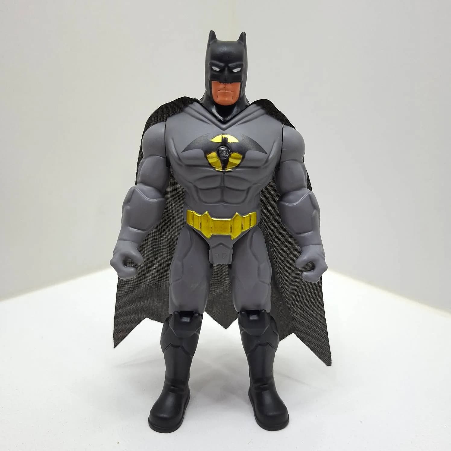 اکشن فیگور بتمن Batman تیر پرتاب‌کن چراغ‌دار کد 15-3099 — تصویر ۴