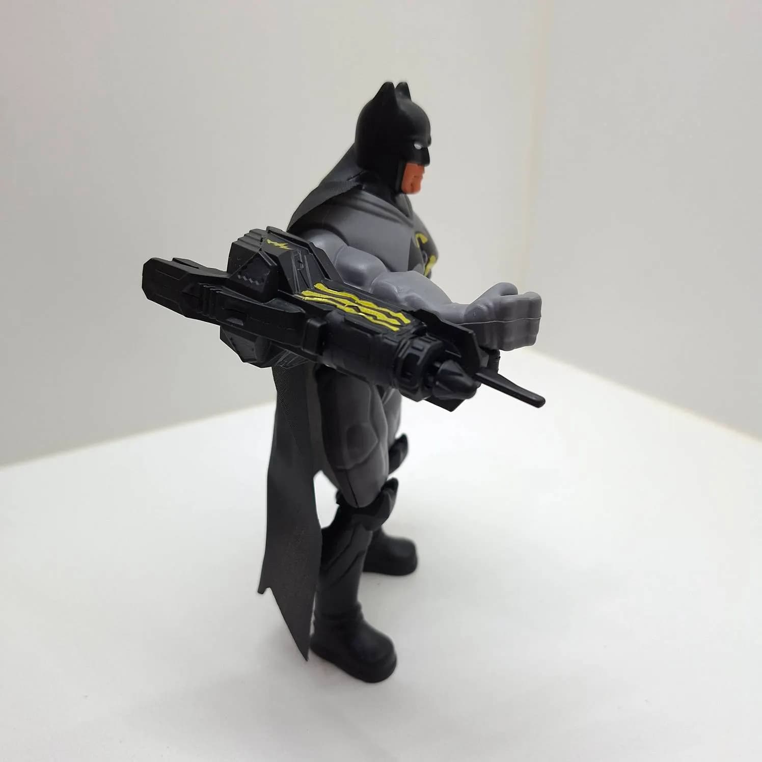 اکشن فیگور بتمن Batman تیر پرتاب‌کن چراغ‌دار کد 15-3099 — تصویر ۵