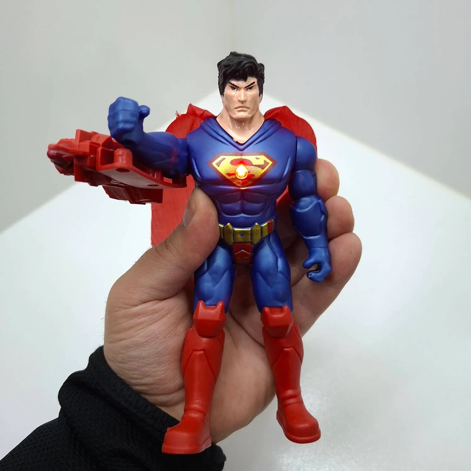 اکشن فیگور سوپرمن SuperMan تیر پرتاب‌کن چراغ‌دار کد 15-3099 — تصویر ۸