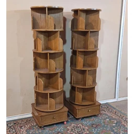 کتابخانه چرخشی چوبی ایستاده 5 طبقه مبلمان اورلین مدل 966113 — تصویر ۳