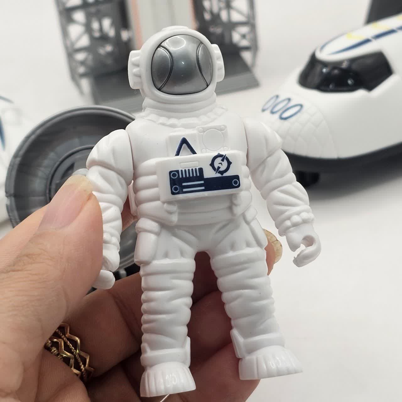 اسباب بازی ناب سل مدل آدم فضایی ، سفینه فضایی ، ماهواره و سکوی پرتاب موشک کد SPACE CRAFT مجموعه 5 عددی — تصویر ۶