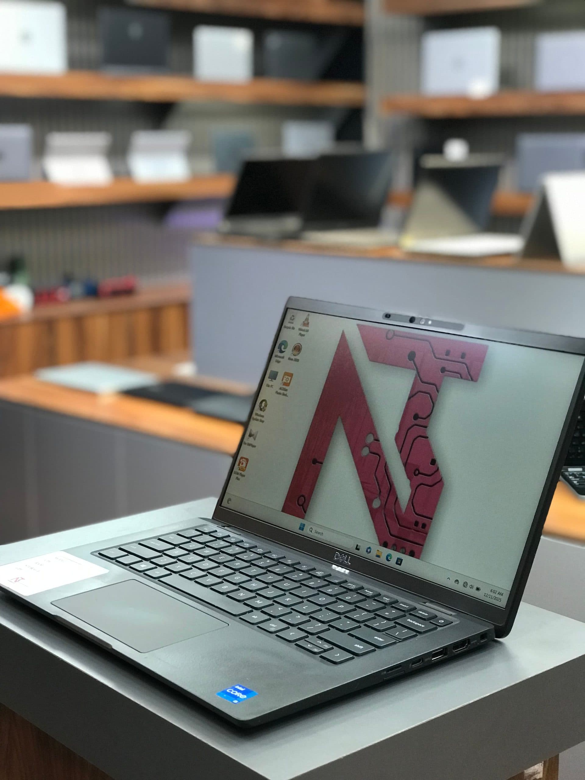لپتاپ 14 اینچی Dell Latitude 7420 Core i5 1135G7 8GB RAM 256GB SSD – کارکرده — تصویر ۳