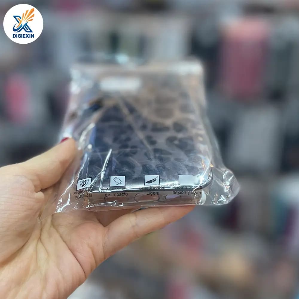 کاور طرح پلنگی مناسب برای آیفون 15 نرمال — تصویر ۲
