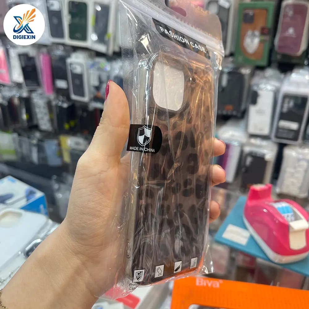کاور طرح پلنگی مناسب برای آیفون 15 نرمال — تصویر ۳