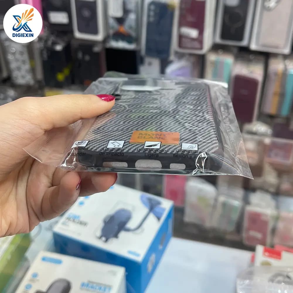 کاور کرکره ای چرمی مناسب برای آیفون 15 نرمال — تصویر ۴