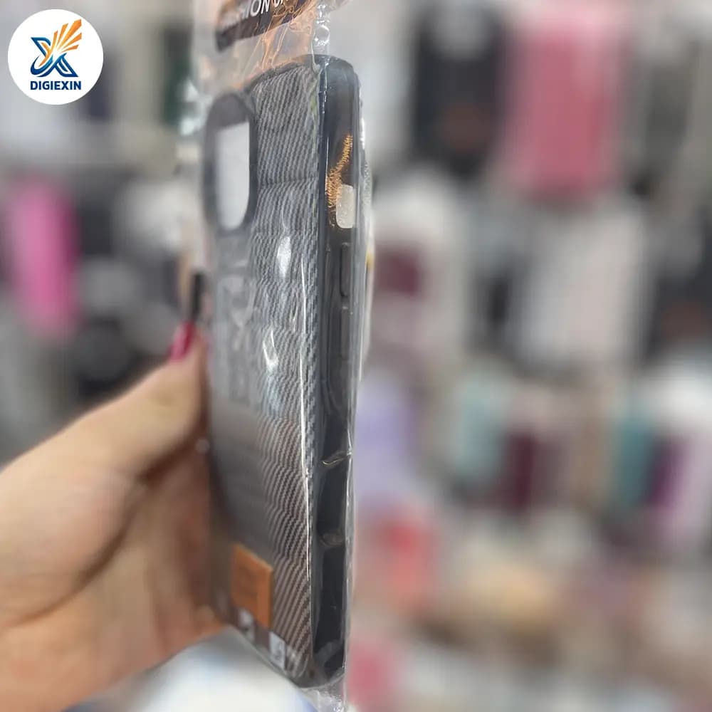کاور کرکره ای چرمی مناسب برای آیفون 15 نرمال — تصویر ۳