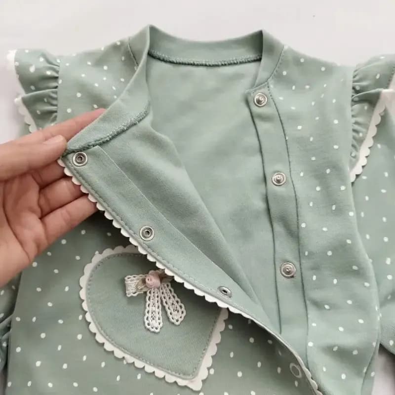 سرهمی نوزادی دخترانه سبز خالدار نخی پنبهای — تصویر ۲