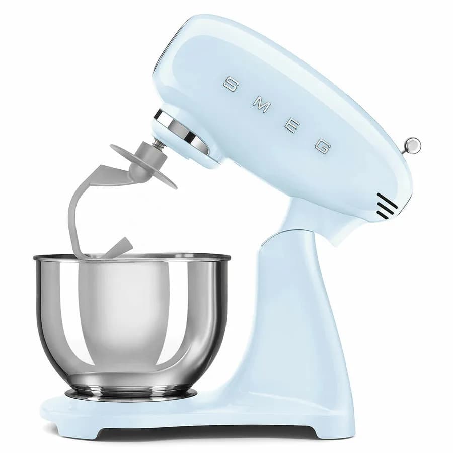 همزن اسمگ تمام رنگ آبی پاستیلی مدل Smeg SMF03 — تصویر ۶