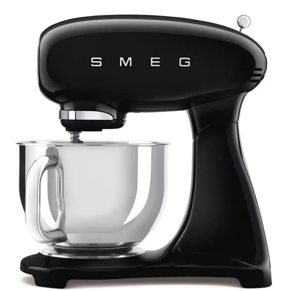 همزن اسمگ تمام رنگ مشکی مدل Smeg SMF03 — تصویر ۵
