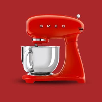 همزن اسمگ تمام رنگ قرمز مدل Smeg SMF03RD — تصویر ۳