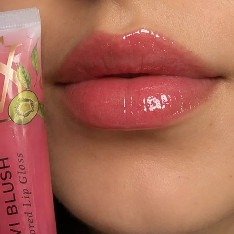 لیپ گلاس ویکتوریا سکرت Kiwi Blush — تصویر ۲