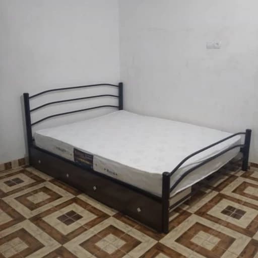 تخت خواب دو نفره فلزی فرفوژه مدل میله ای با کشو بدون تشک مبلمان فرنا مدل 1145407