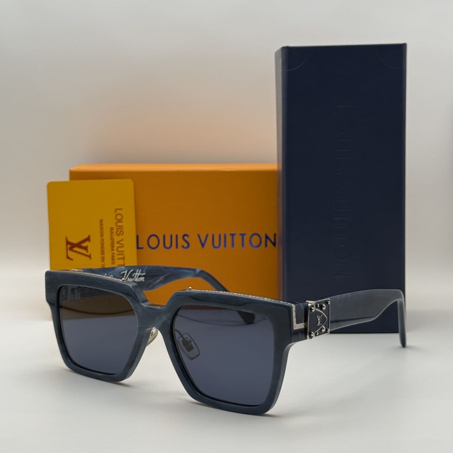 عینک آفتابی زنانه LOUIS VUITTON کد Z2179E