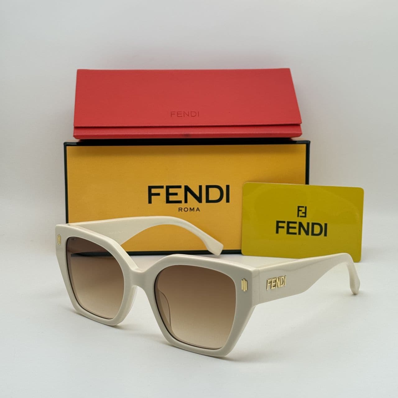 عینک آفتابی زنانه FENDI کد FE40070I
