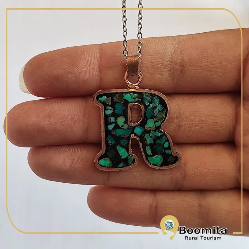 گردنبند فیروزهکوبی طرح R — تصویر ۳