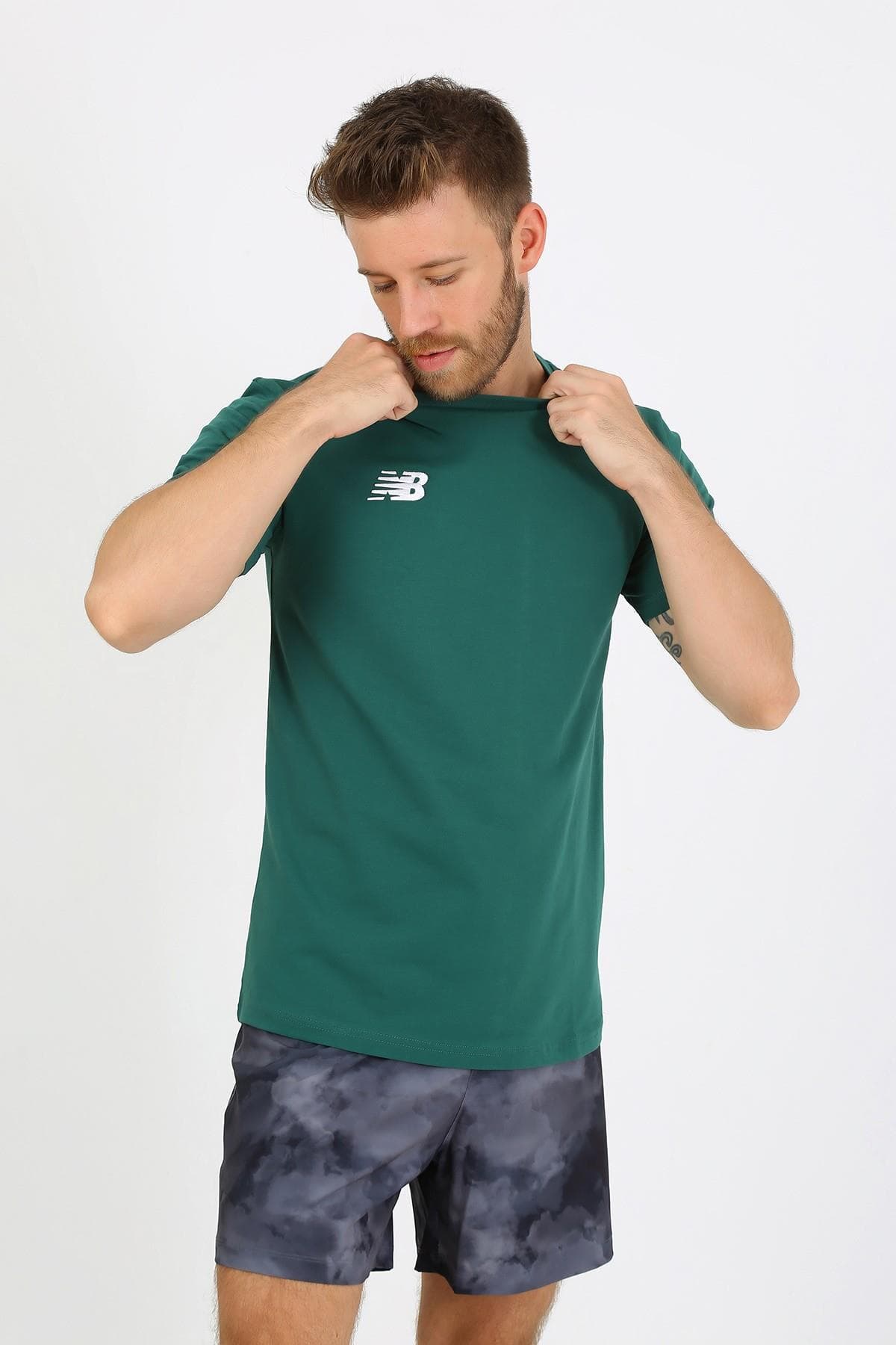 تی شرت ورزشی نیو بالانس مردانه پارچه سبز راسته Regular/رگولار Regular/رگولار اسپرت | New Balance TST2235-SPG TR — تصویر ۴