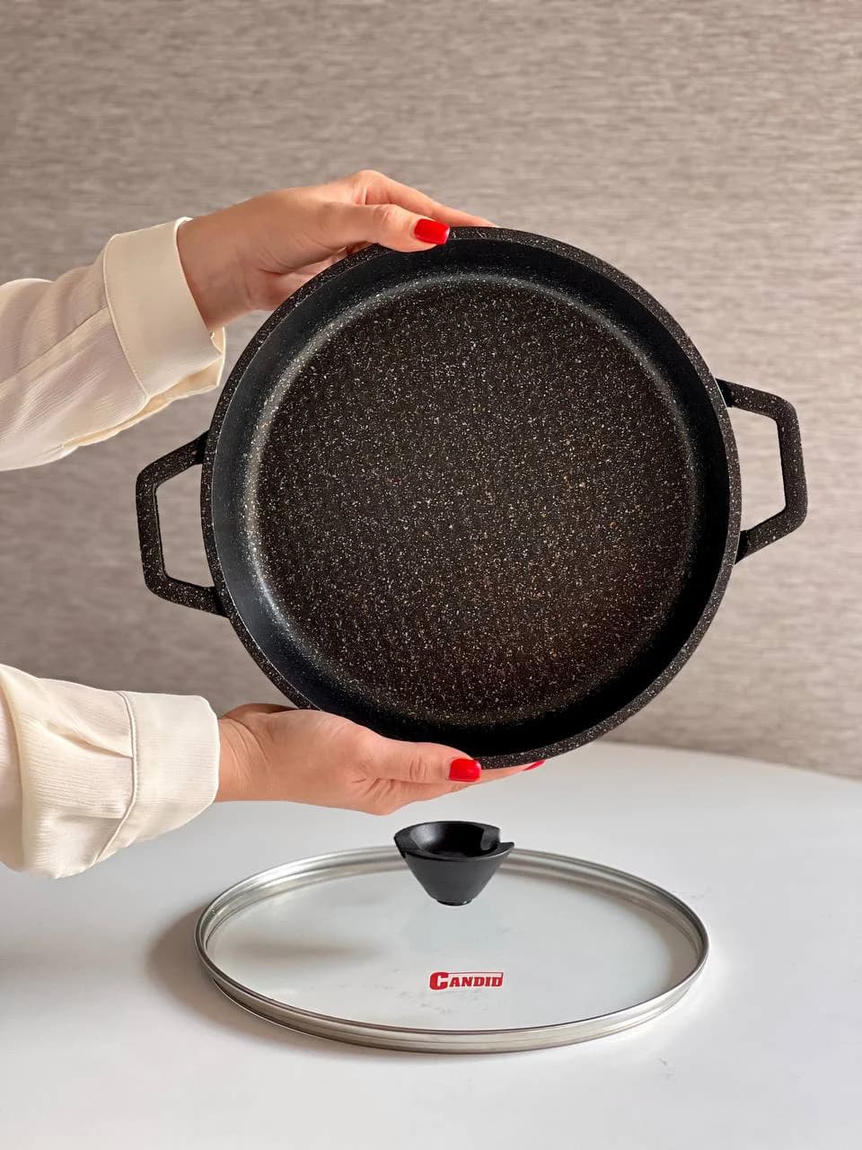 ماهیتابه گرانیتی کاندید- مدل کلاسیک دو دسته سایز 26 – دو رو مشکی — تصویر ۲