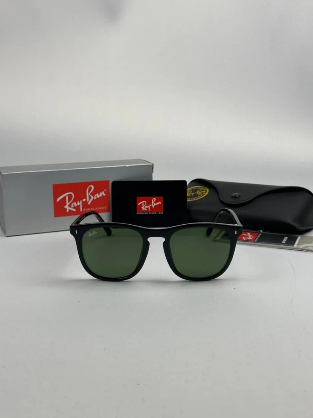 عینک ریبن مشکی براق سبزrayban rb-2210 — تصویر ۲