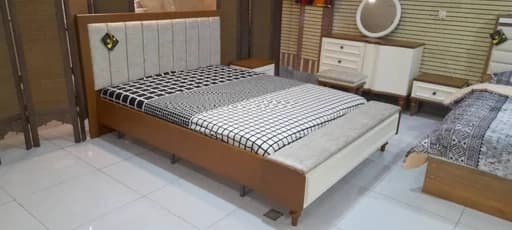 تخت خواب دونفره پاف دار مدل لوتوس جنس mdf روکش جوب راش و چوب روسی اصل گردویی کرم مبلمان فرنا مدل 1145337
