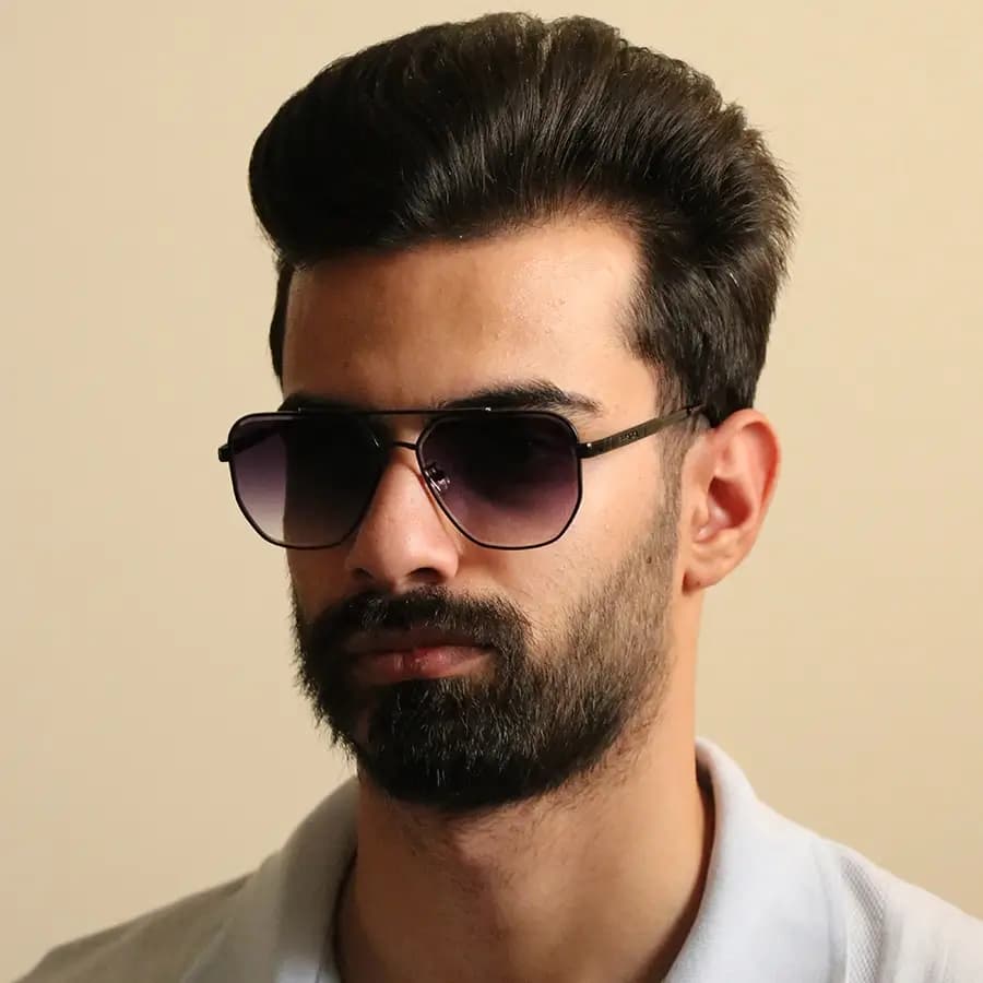 عینک آفتابی Prada با فریم شکل چندضلعی، مشکی رنگ و عدسی دودی سایه روشن مدل 22410 — تصویر ۲
