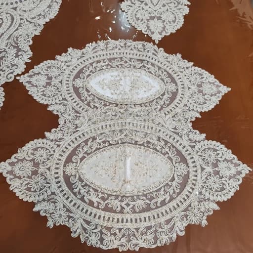 سرویس رومیزی دانتل جدید پنج تکه طرح کارن ترک اصل — تصویر ۵