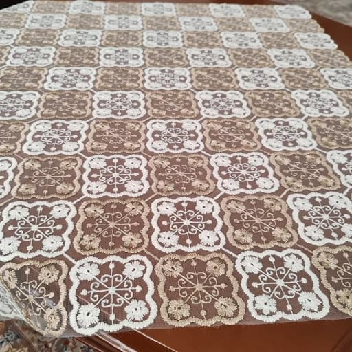 رومیزی روپشتی مربع حریر گیپور جدید طرح شکوفه80 — تصویر ۳